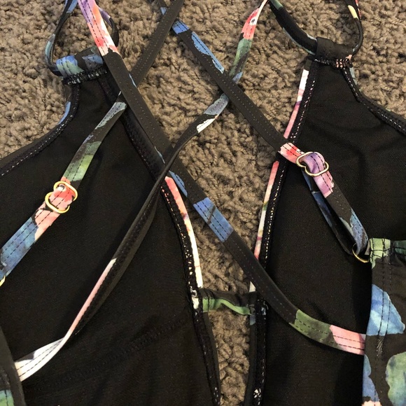 NWT Gianni Bini plunge neckline one piece - Picture 4 of 9